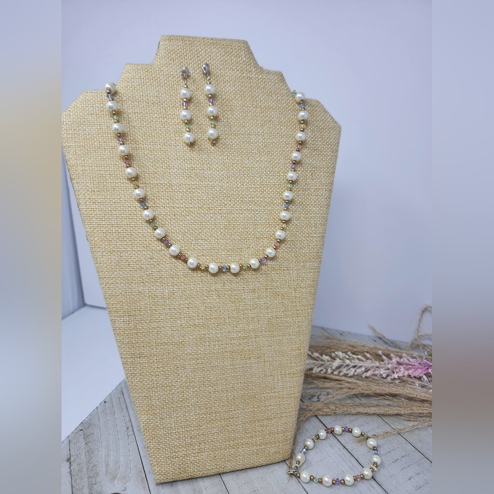 Elegant Pearl Necklace and Earring Set